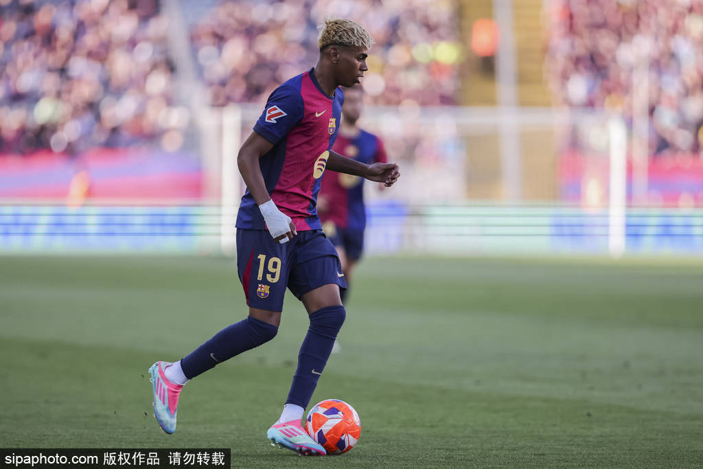 巴萨全力追逐路易斯·迪亚斯，利物浦态度转变或促成转会！